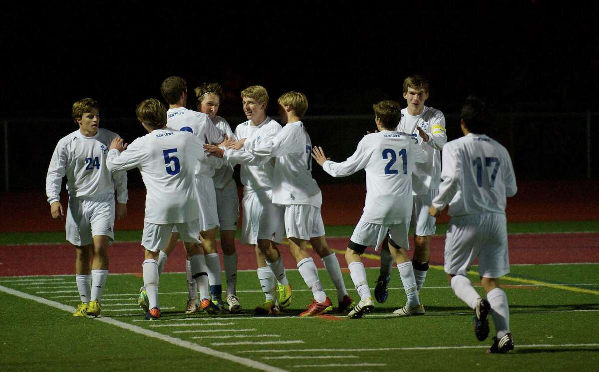 Brookfield, Newtown boys advance to SWC soccer final