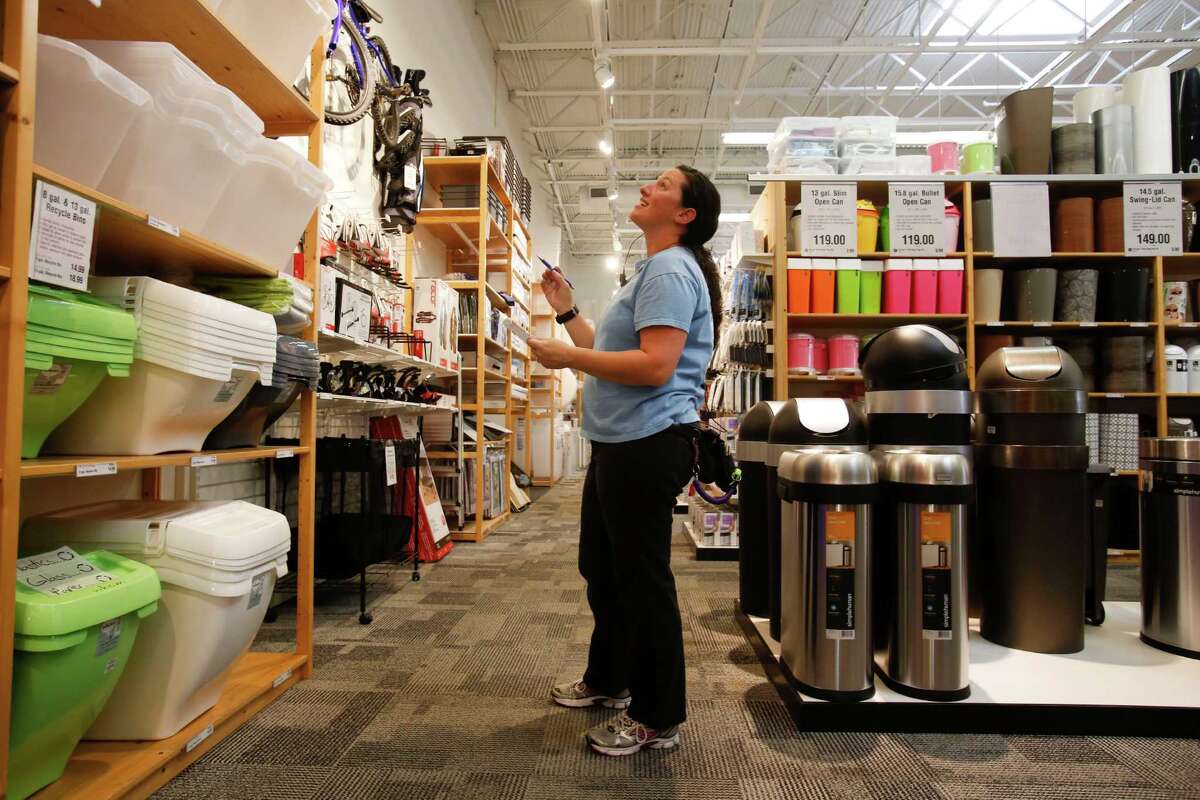 J.C. Penney to close up to 140 stores