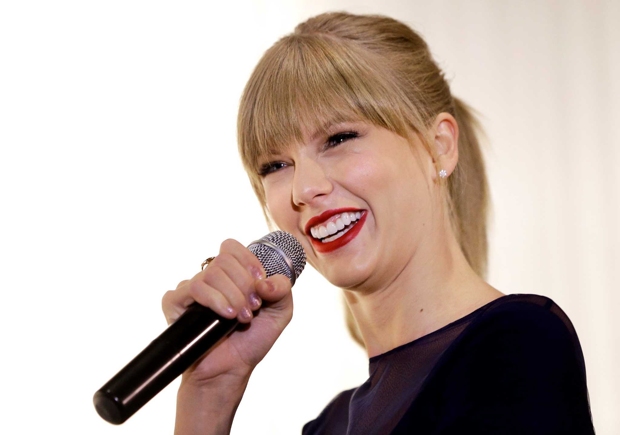 But Swift Swift leads American Country Awards noms