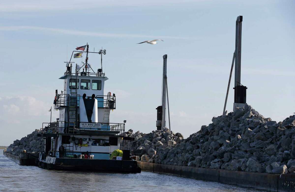 Major oyster reef rebuilding begins on Texas coast