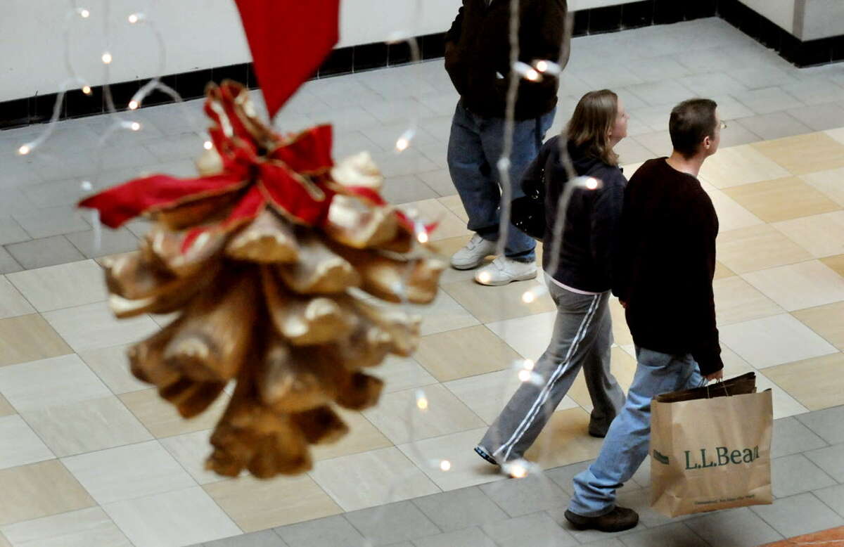 Holiday shoppers look for last minute gifts on Wednesday, Dec. 22, 2010, at Colonie Center in Colonie, N.Y. (Cindy Schultz / Times Union)