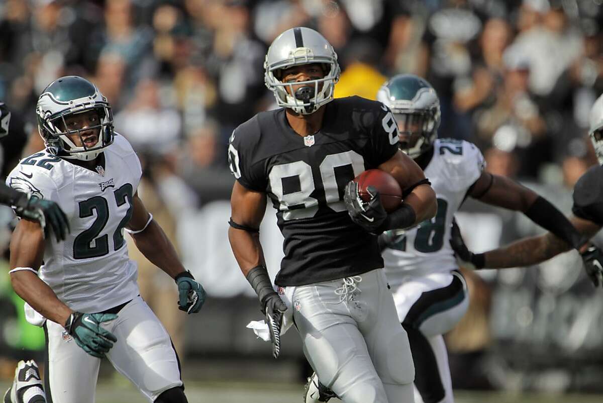 Eagles, Foles shred Raiders defense, win 49-20