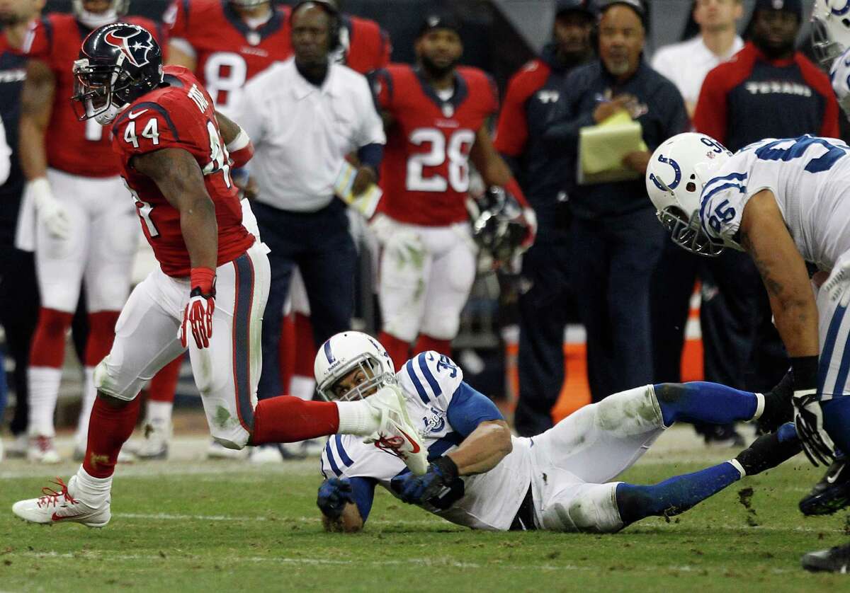 Playing with four broken ribs Sunday against the Colts, Texans running back Ben Tate carried the ball 22 times for 81 yards.