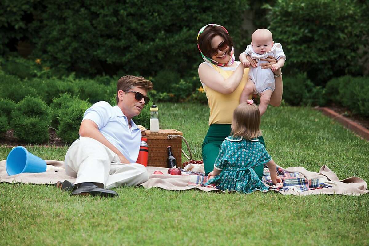 Rob Lowe as President John F. Kennedy and Ginnifer Goodwin as Jackie Kennedy having a family picnic on the White House Lawn during the filming of Killing Kennedy. â€¨