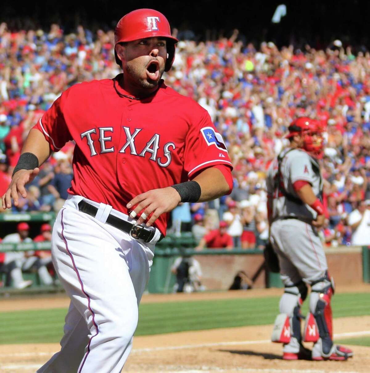 Rangers sign A.J. Pierzynski to one-year deal