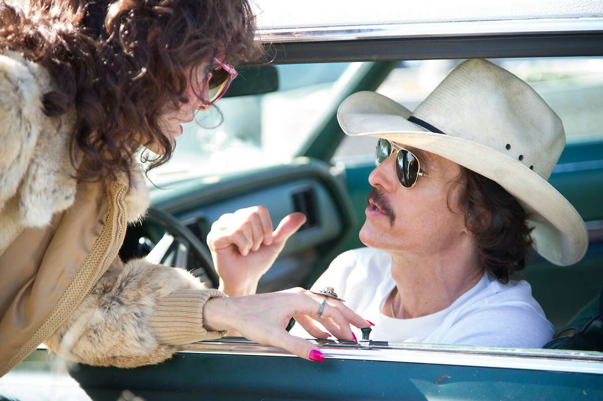 l to r) Jared Leto as Rayon and Matthew McConaughey as Ron Woodroof in Jean-Marc VallŽe?•s fact-based drama, DALLAS BUYERS CLUB, a Focus Features release.
