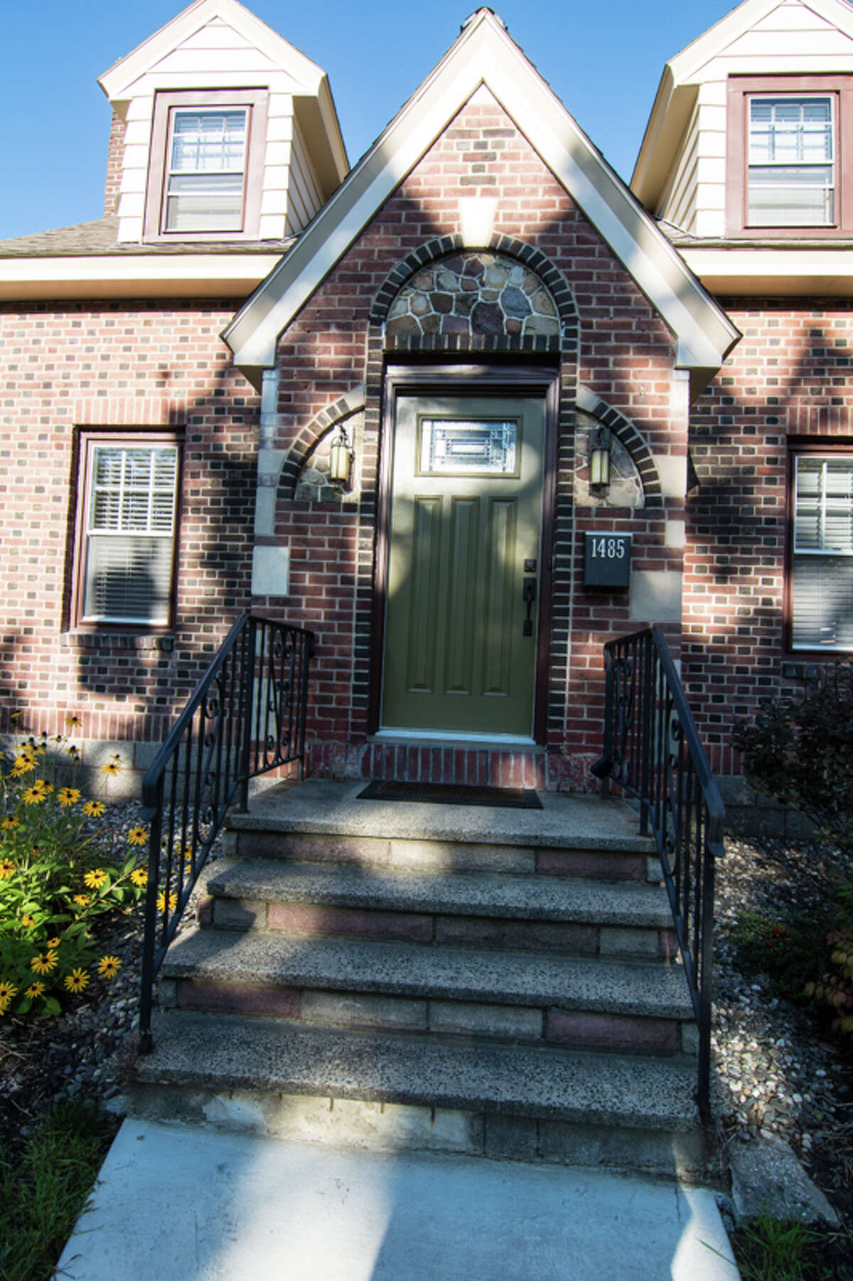 House of the Week Cape in Schenectady