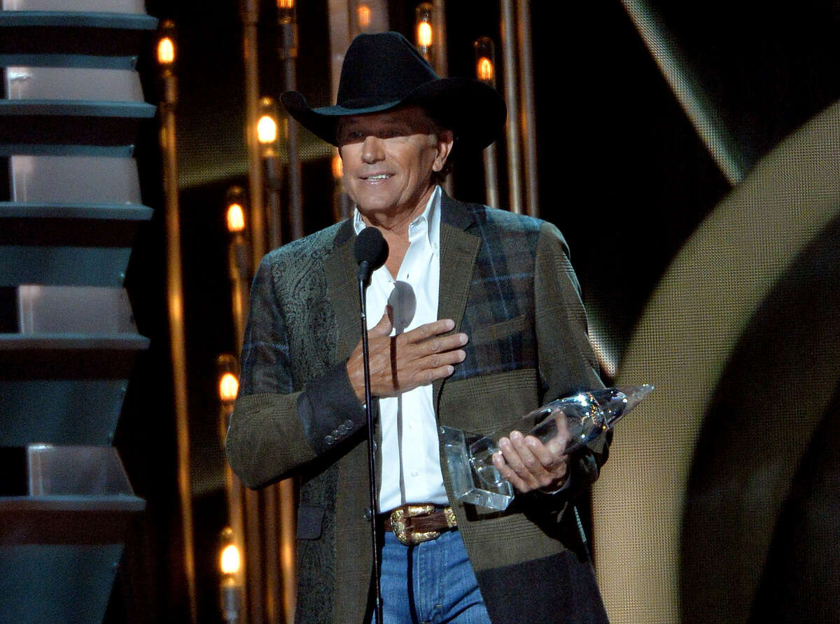 San Antonio's George Strait speaks to the audience at the Country Music Awards.