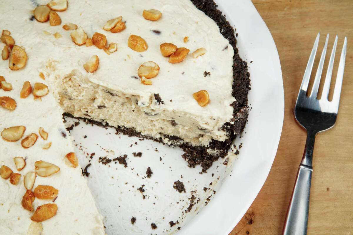 Peanut Butter Chocolate Icebox Pie
