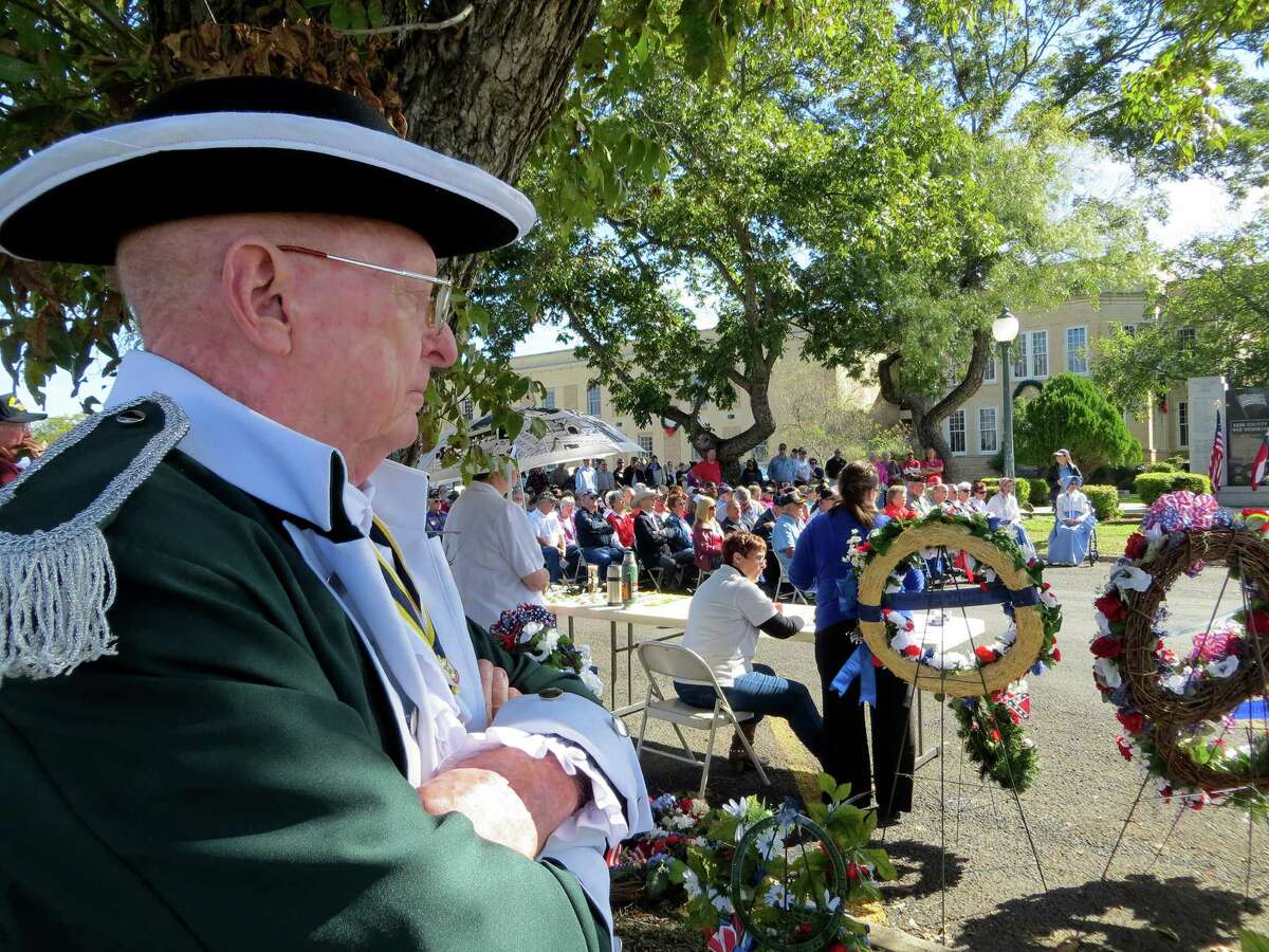 Free car wash for veterans day near me