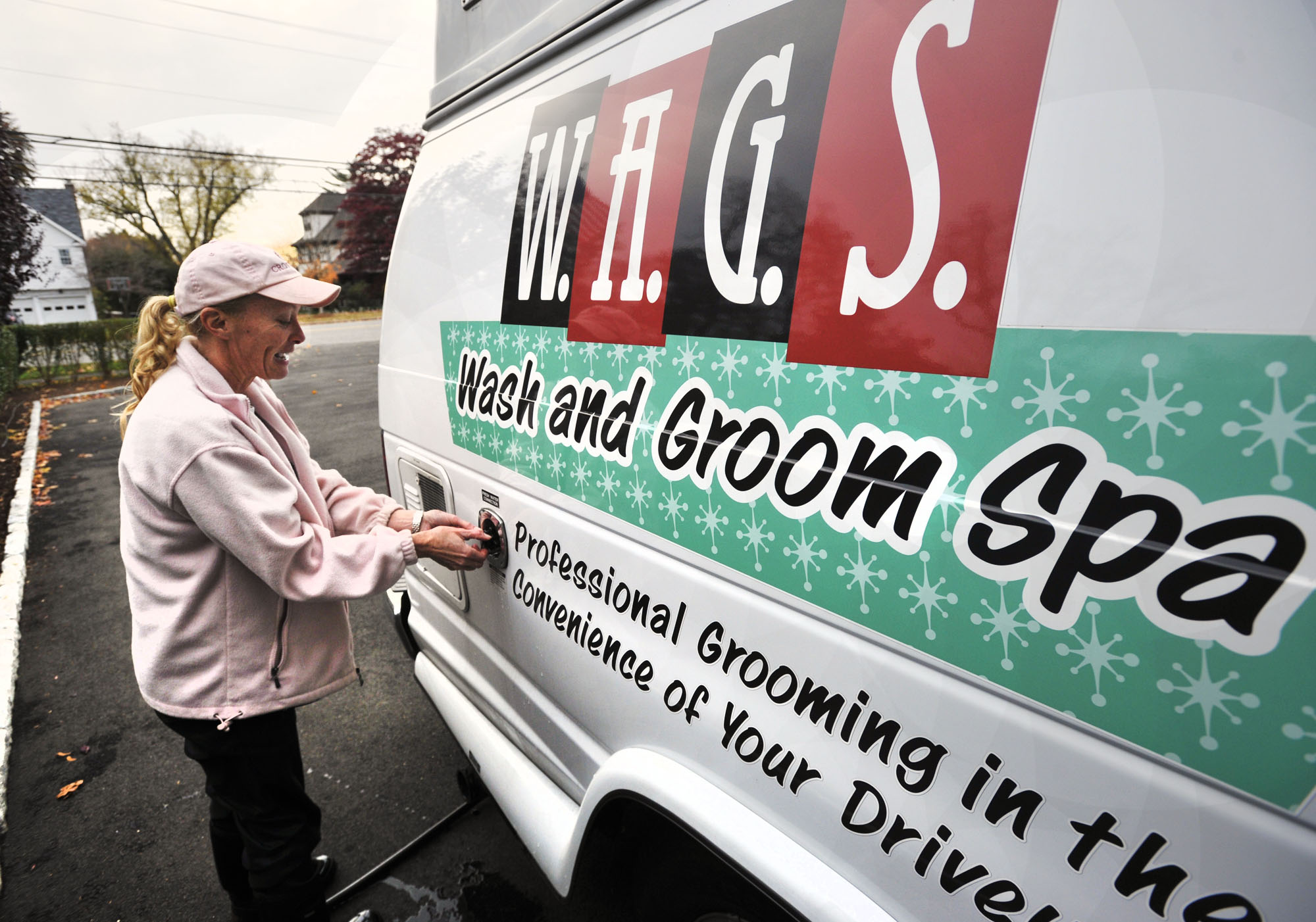 mobile dog wash and grooming service