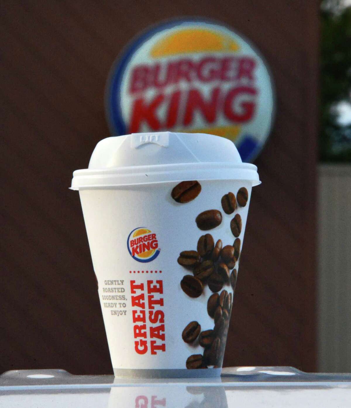 Burger King hopes to rule breakfast by offering a month of coffee for 5