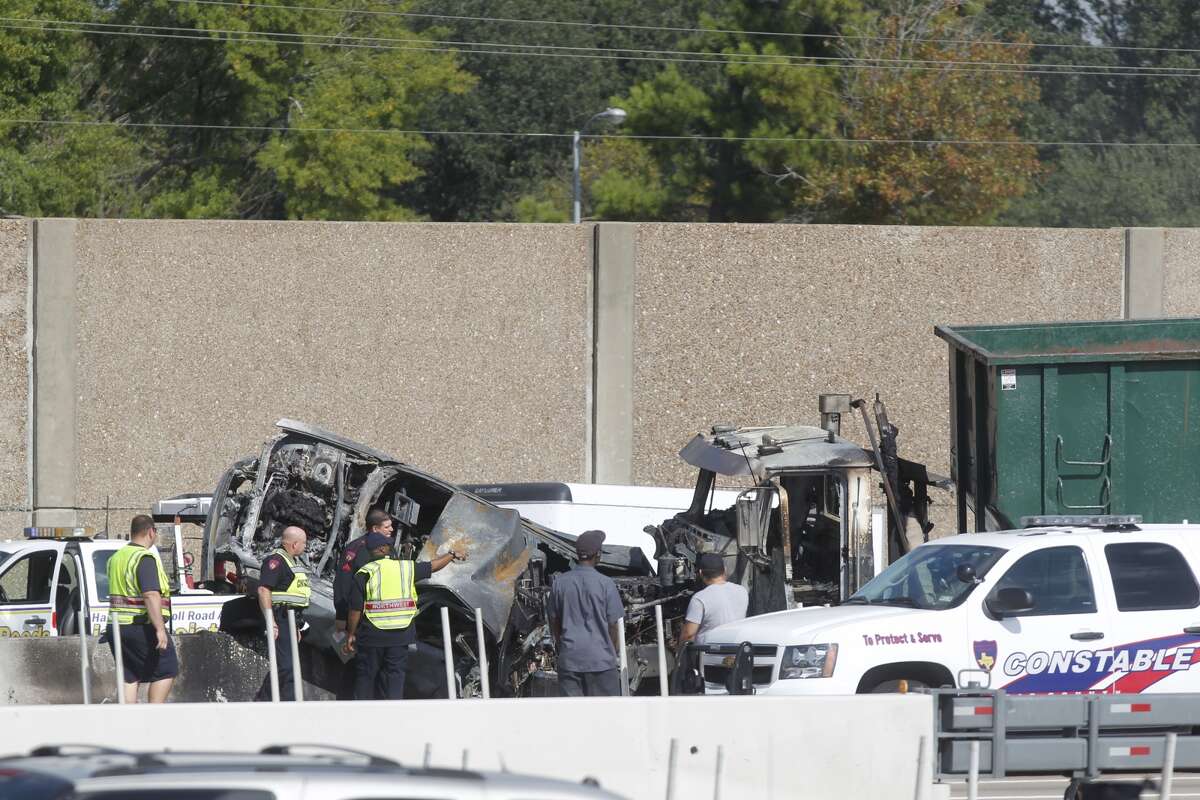 2 die in fiery crash on tollway