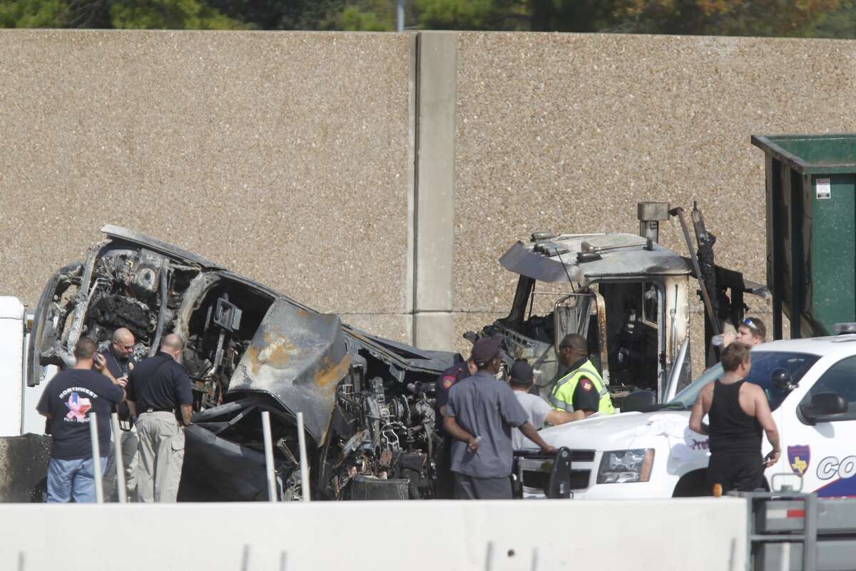 2 die in fiery crash on tollway