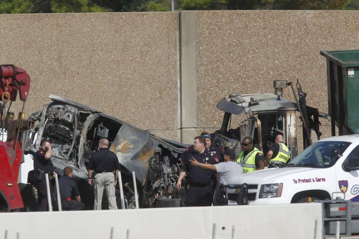 2 die in fiery crash on tollway