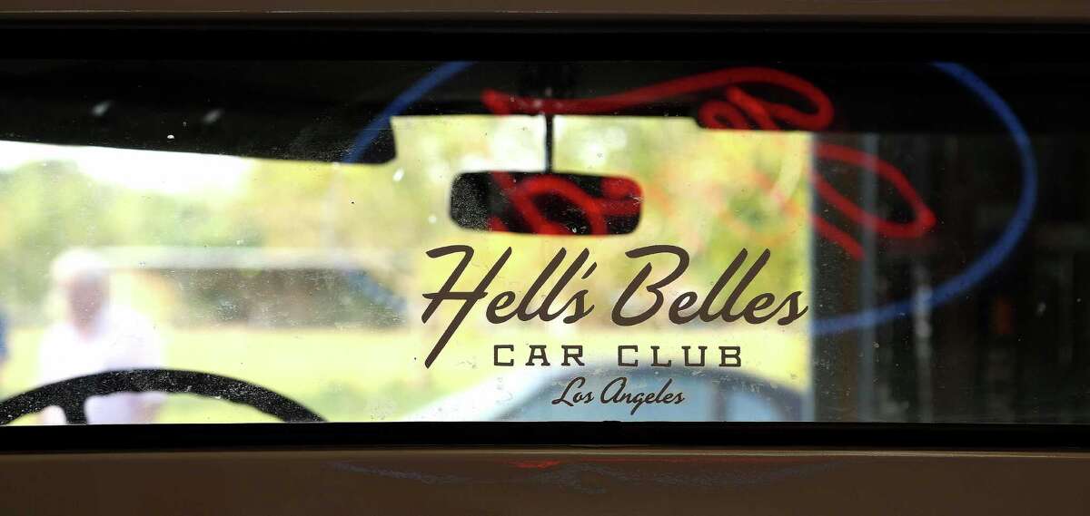 Pinup Van Horne in love with classic cars