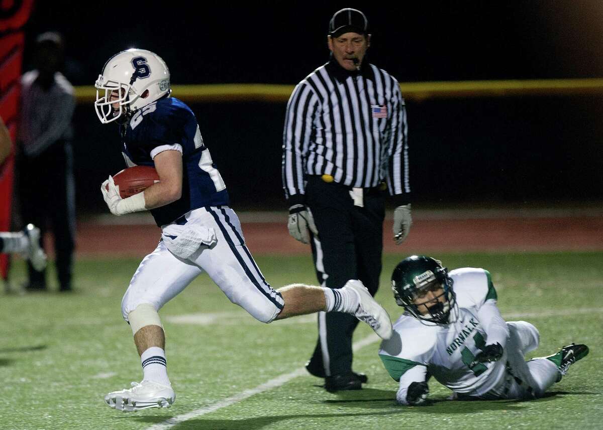 Staples football rolls past Norwalk