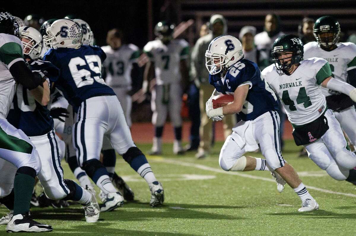 Staples football rolls past Norwalk