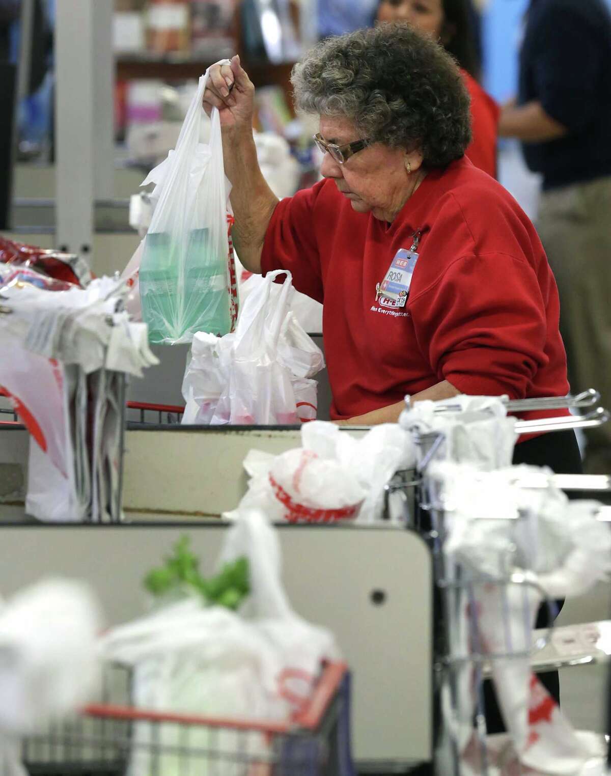 Shopping bags' role debated