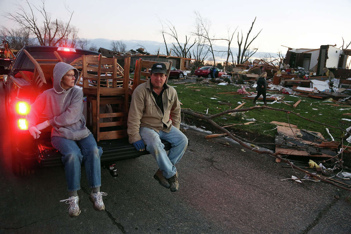 Lateseason tornadoes hit Illinois