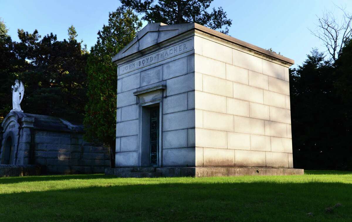 Famous people buried in New York