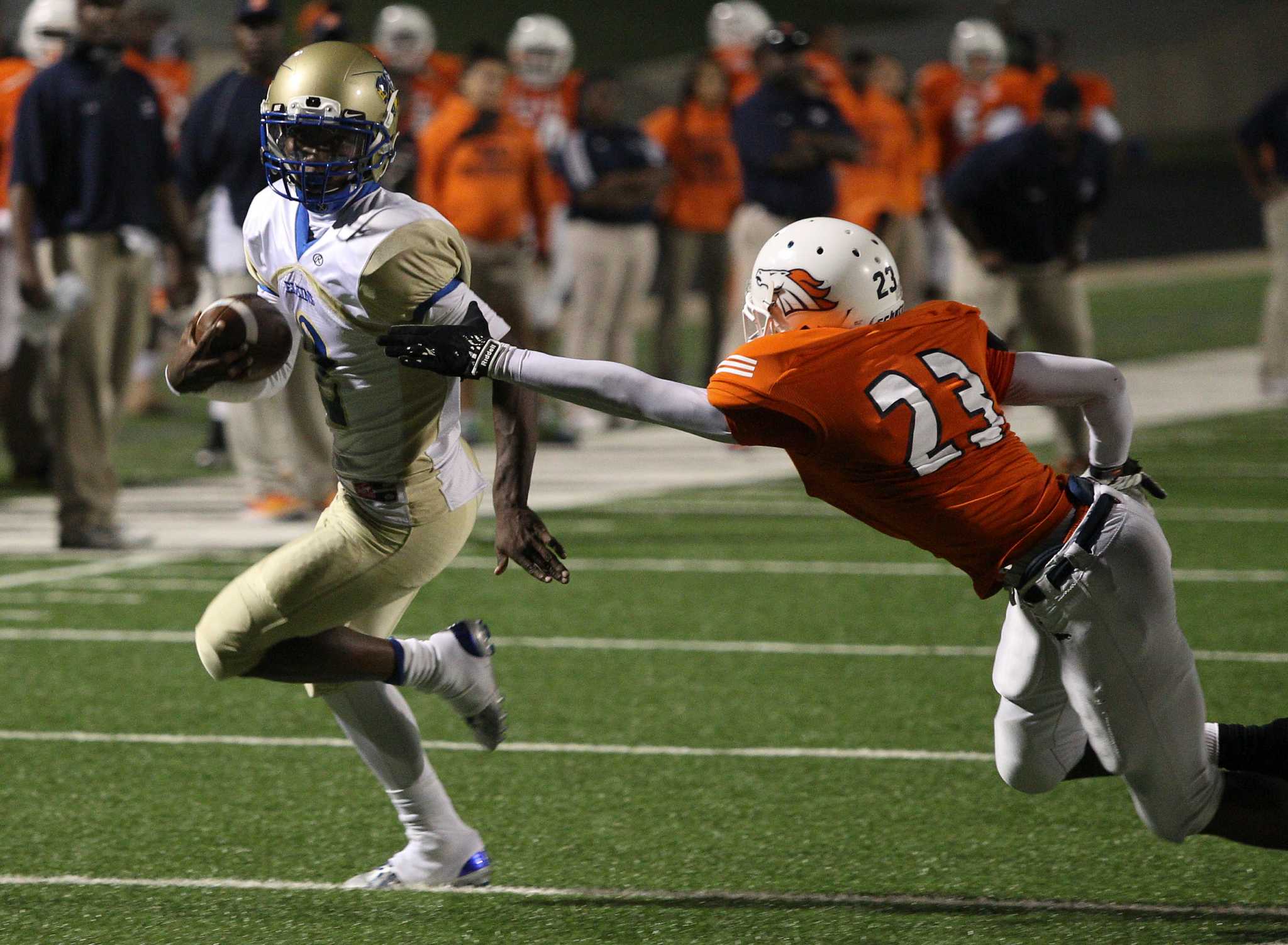 Fort Bend ISD teams off to 60 start in football playoffs