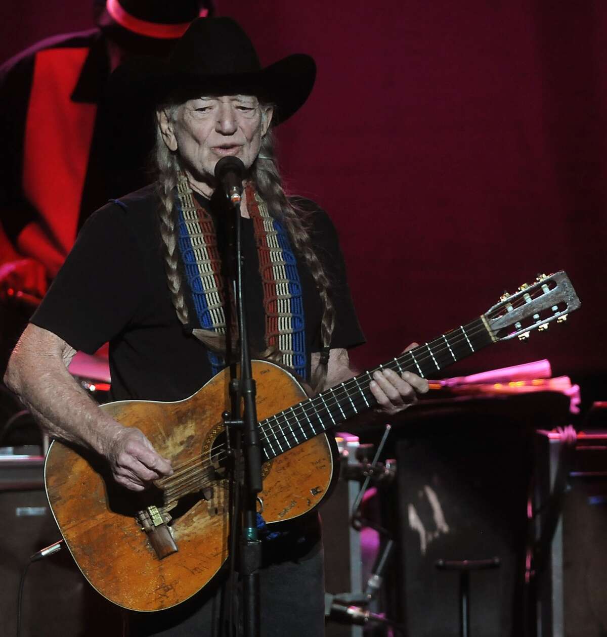 3 in Willie Nelson's band injured in E. Texas bus crash