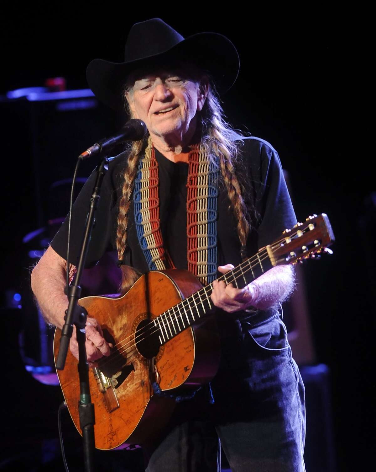 3 in Willie Nelson's band injured in E. Texas bus crash