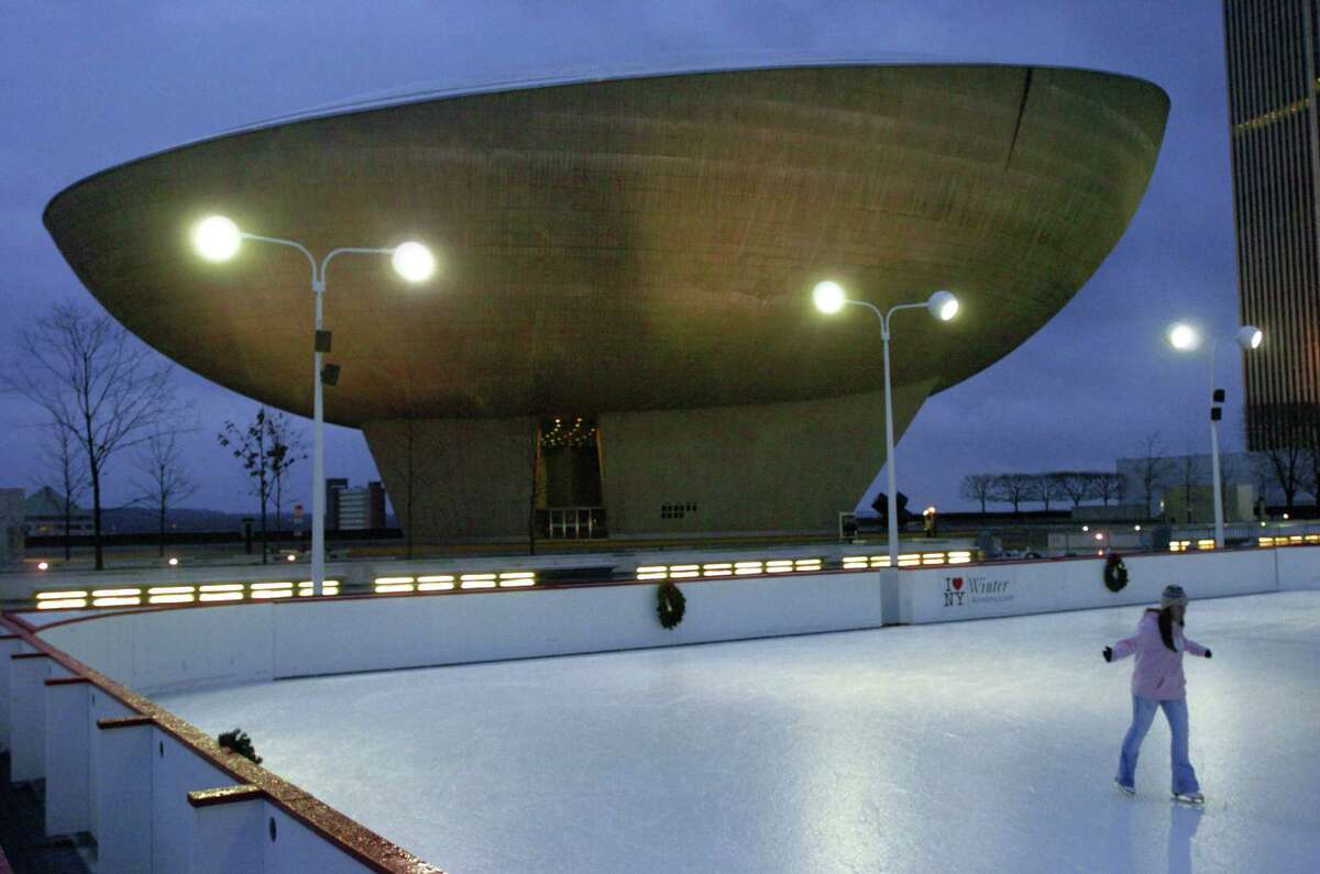 Plaza ice rink opens day after Thanksgiving