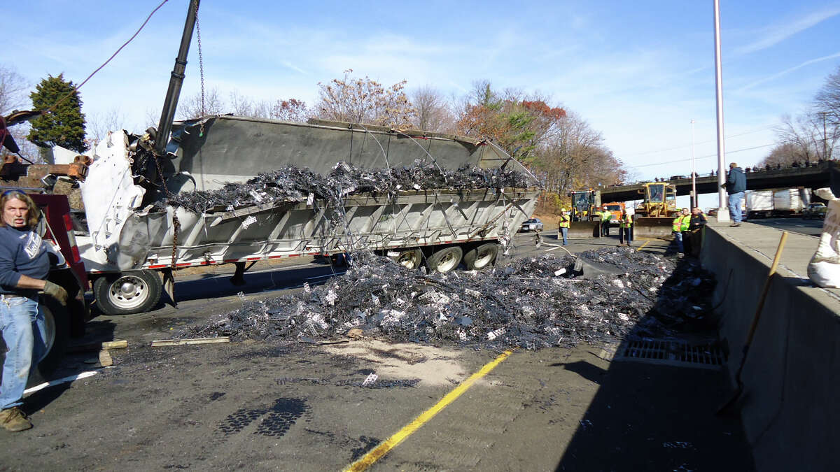 I95 shut down in Norwalk when truck flips, dumps load