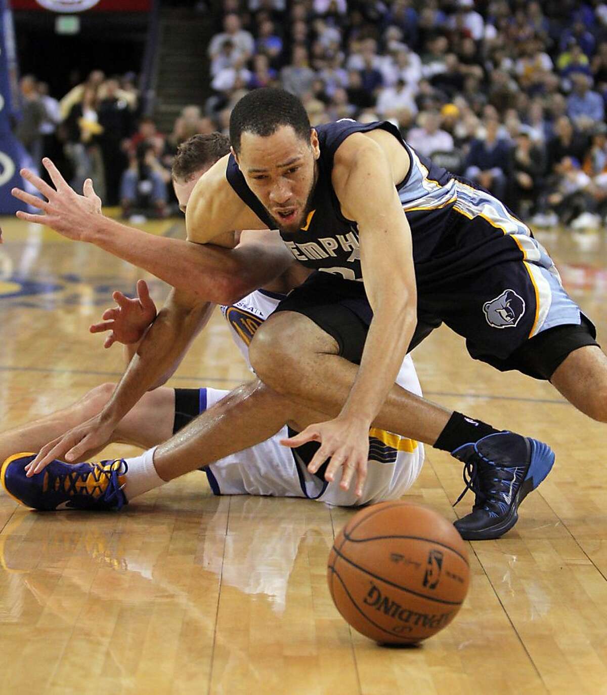 David Lee and Tayshaun Prince tussle for a loose ball in the first half. The Golden State Warriors played the Memphis Grizzlies at Oracle Arena in Oakland, Calif., on Wednesday, November 20, 2013