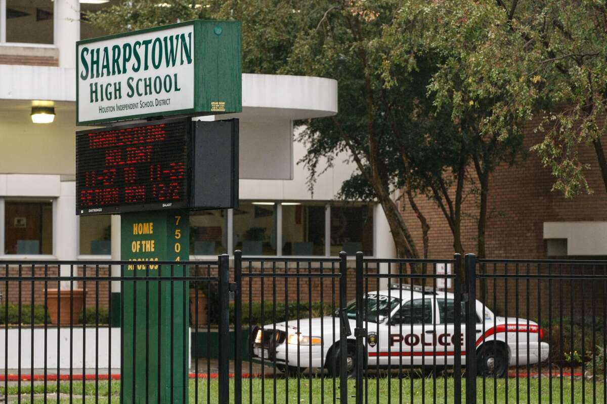 Warrant Out For Sharpstown Teacher After Principal S Arrest