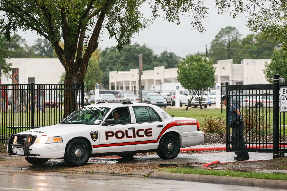 Warrant Out For Sharpstown Teacher After Principal S Arrest