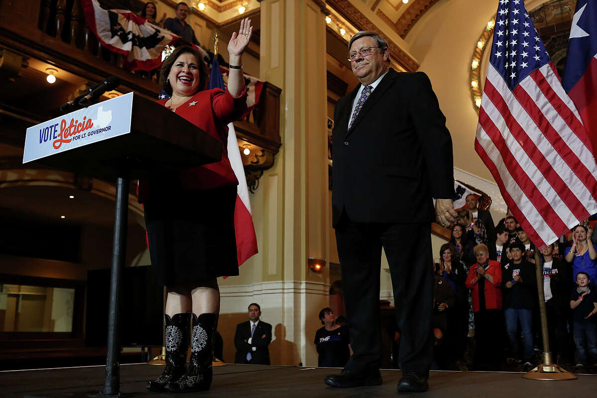 Dan Patrick handily wins over Van de Putte