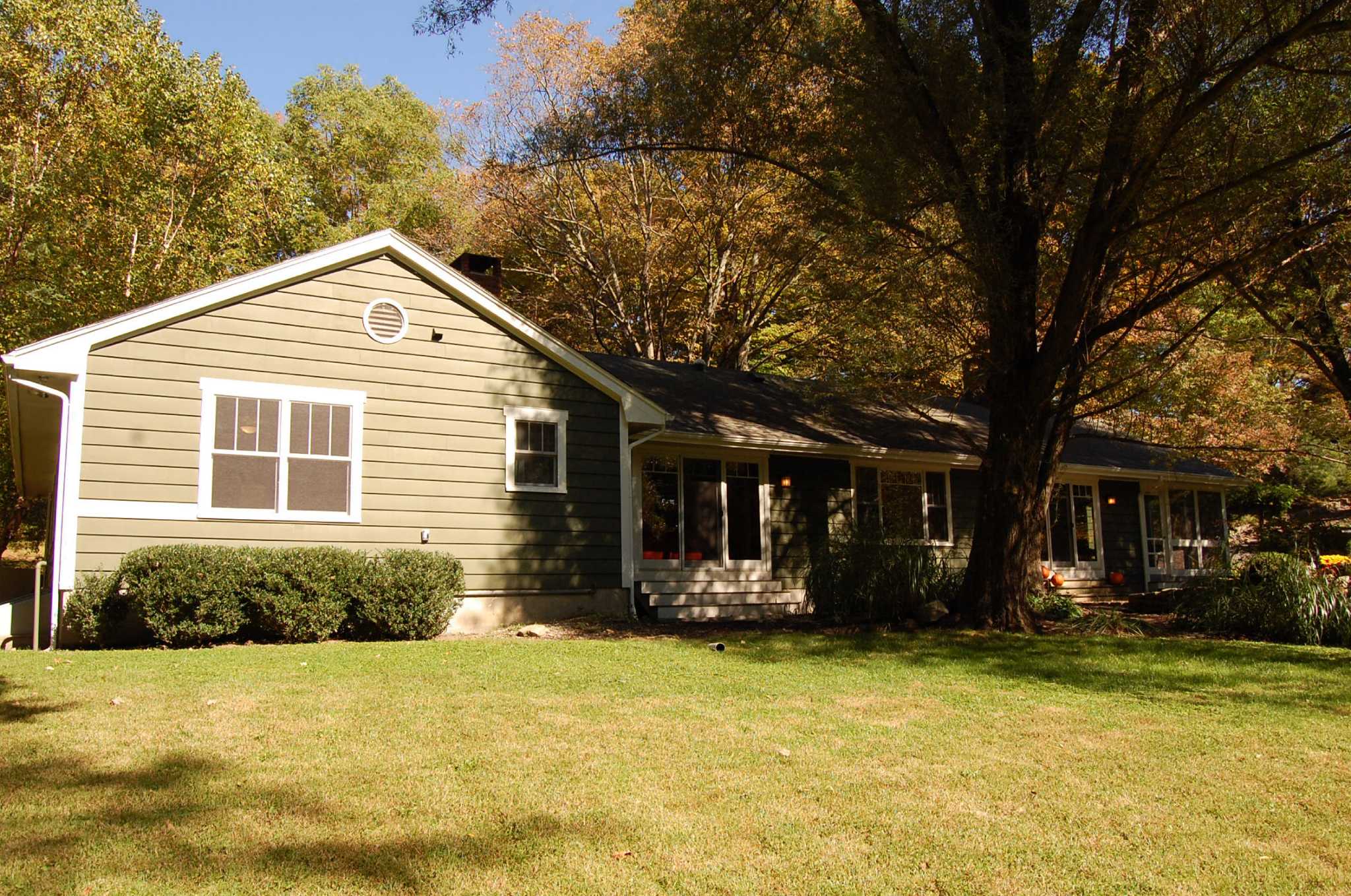 on-the-market-a-ranch-house-reborn-in-craftsman-style