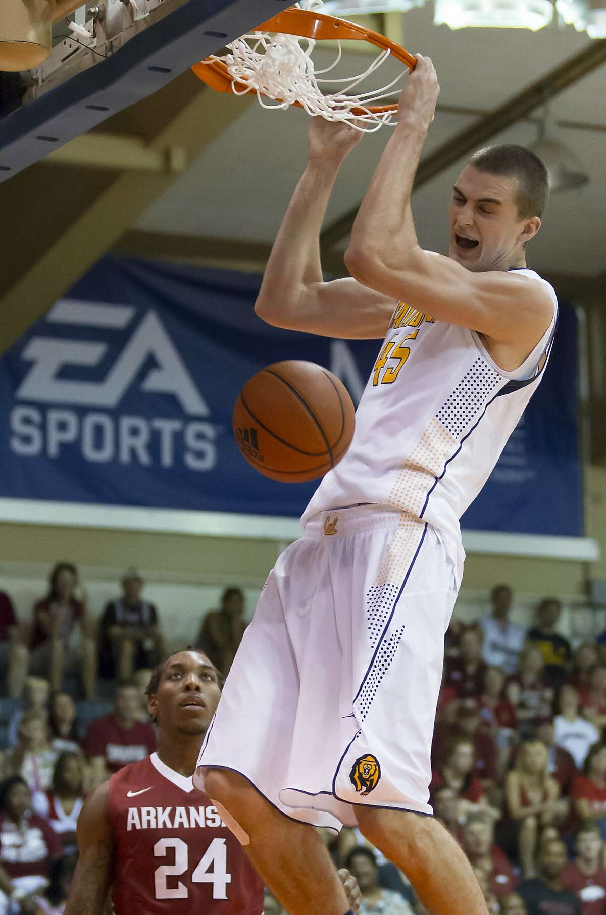 David Kravish, Cal knock off Arkansas