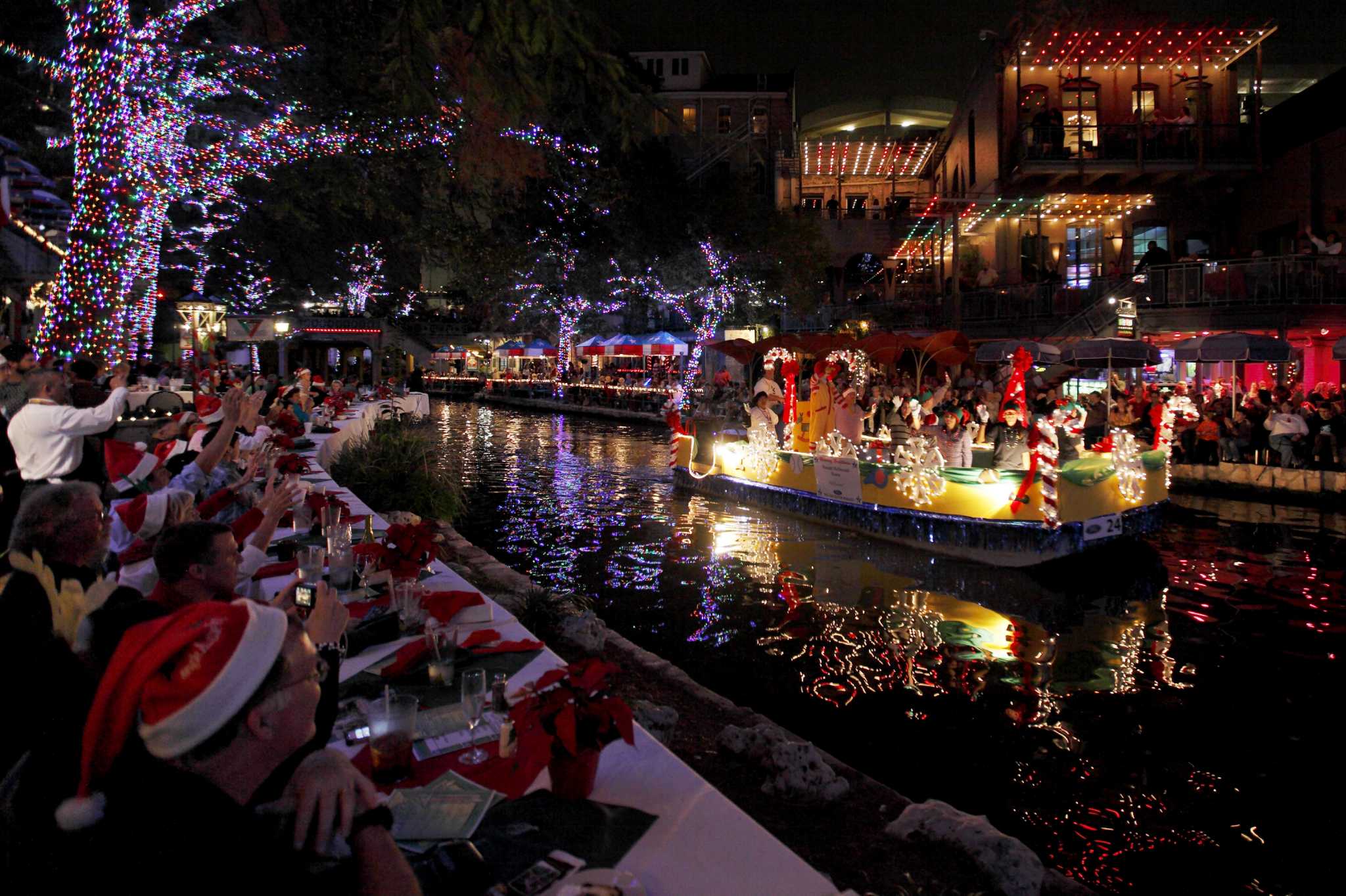Ford Holiday River Parade, a San Antonio tradition