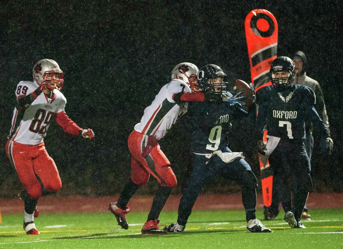 Oxford tops Pomperaug