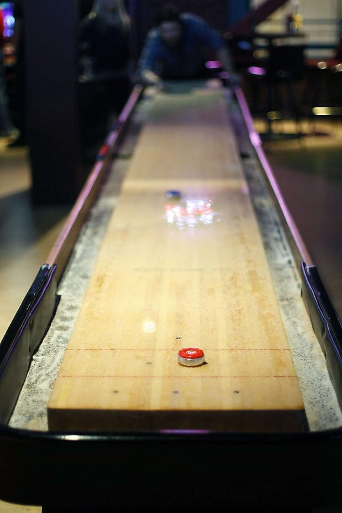 Shuffleboard on brink of popularity in S.F. bars