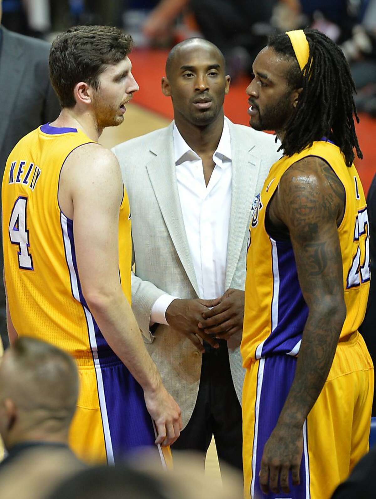 Bryant's payday seals low trajectory for Lakers