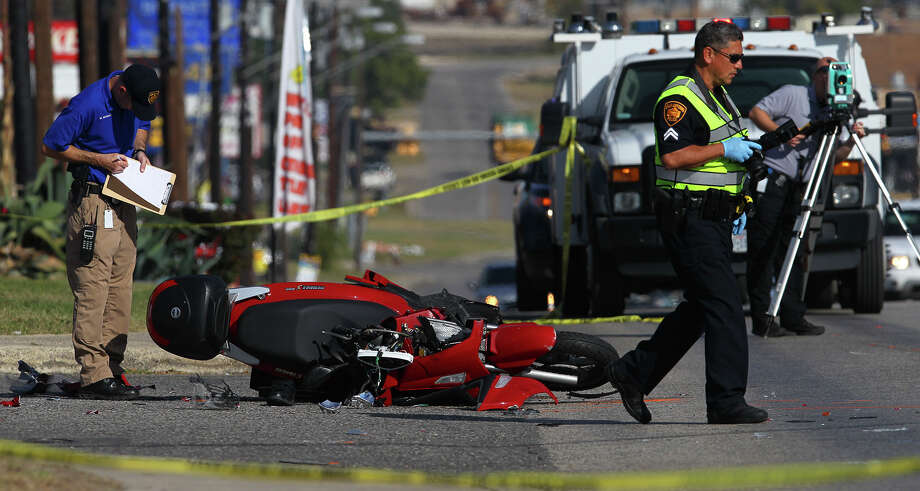 Motorcyclist dies in crash with van - San Antonio Express-News