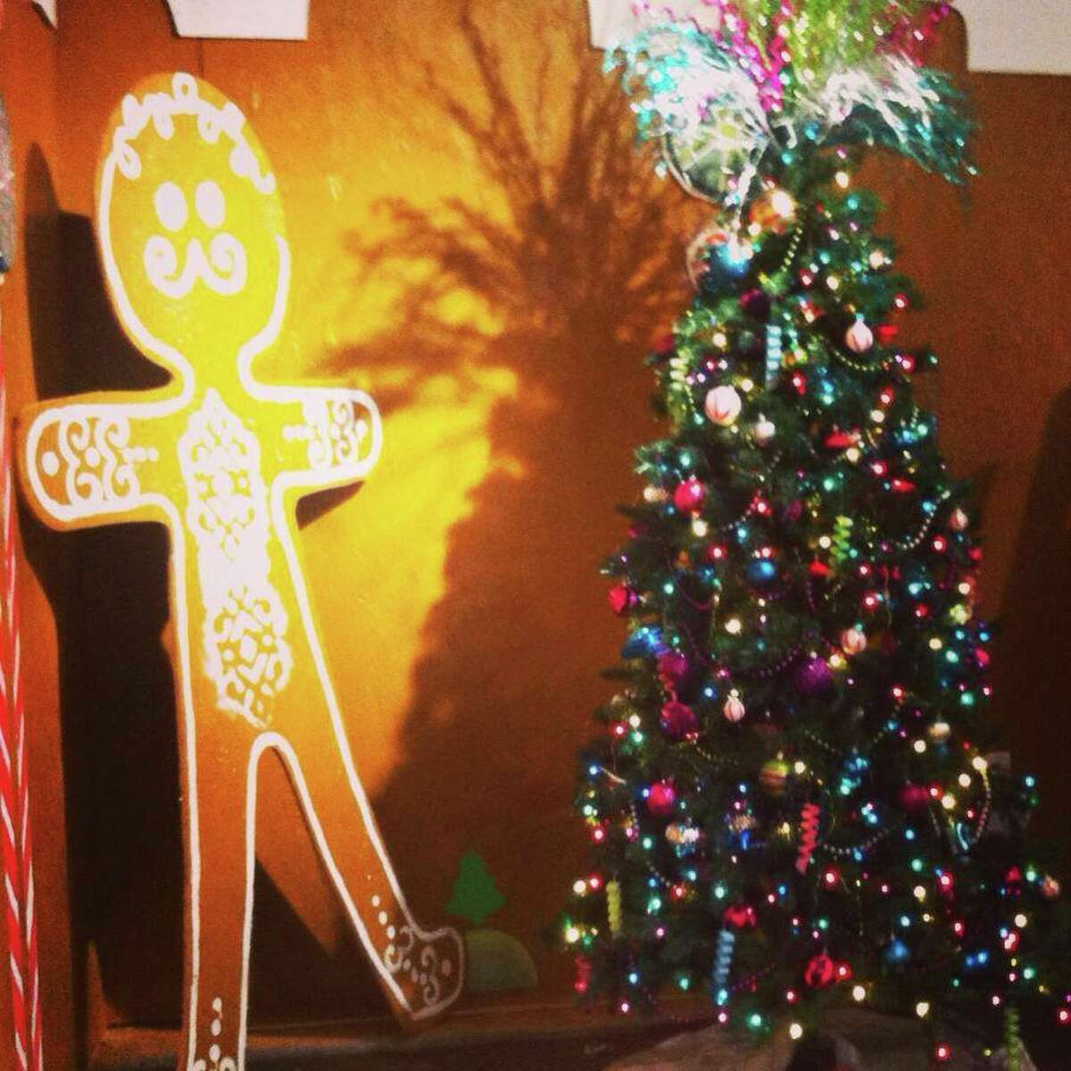 Guinness certifies world's largest gingerbread house built in Bryan