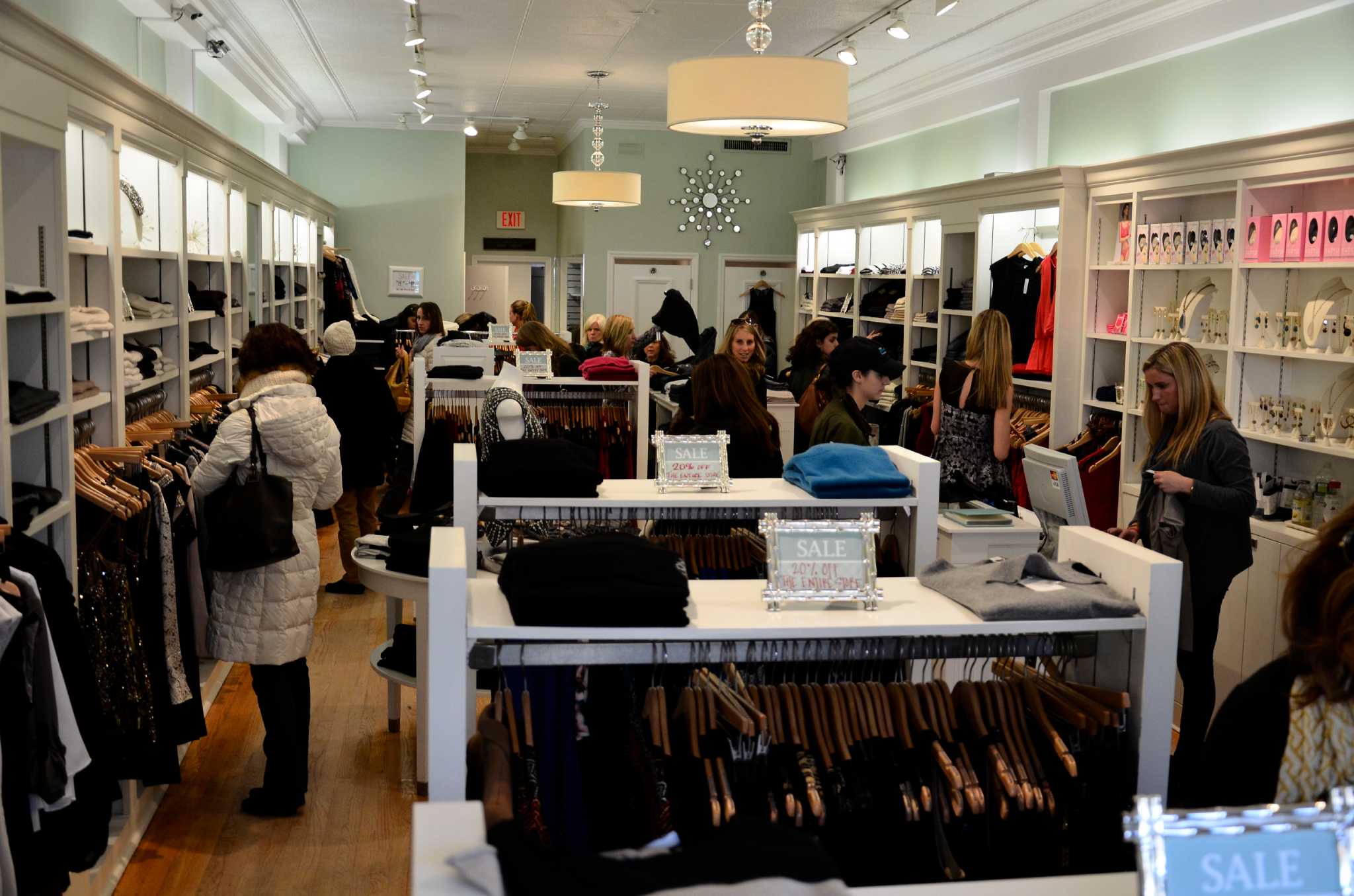 New Canaan kicks off holiday shopping season
