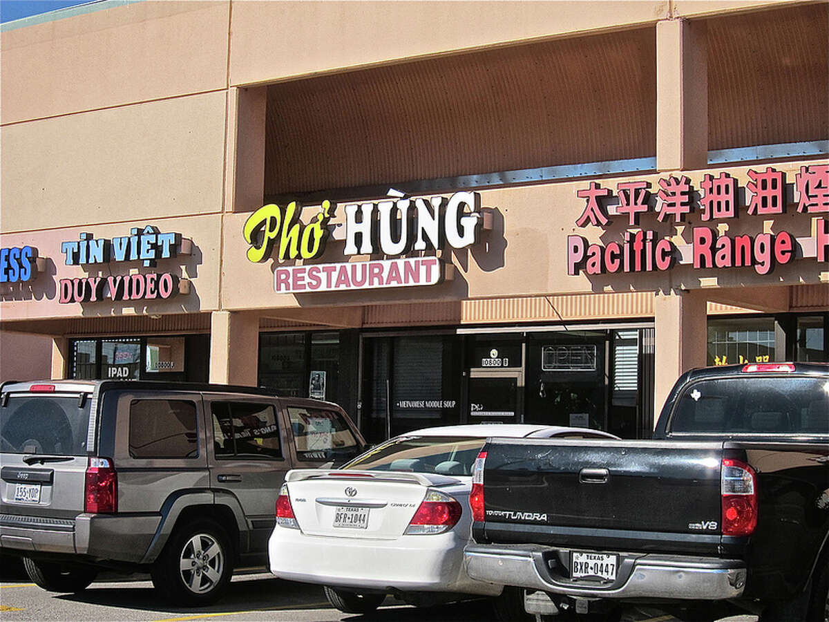 The exterior of Pho Hung on Bellaire Boulevard.