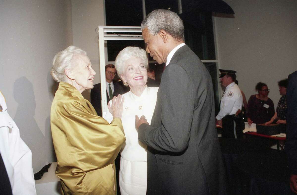 Dominique de Menil, left, escorts Nelson Mandela and Gov. Ann Richards through the Menil Collection, explaining various pieces of art in 1991.