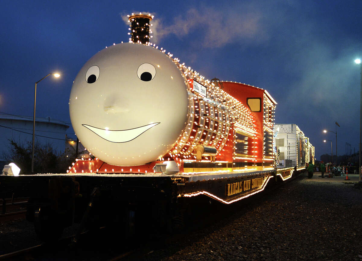 'Santa Train' makes stop in Beaumont