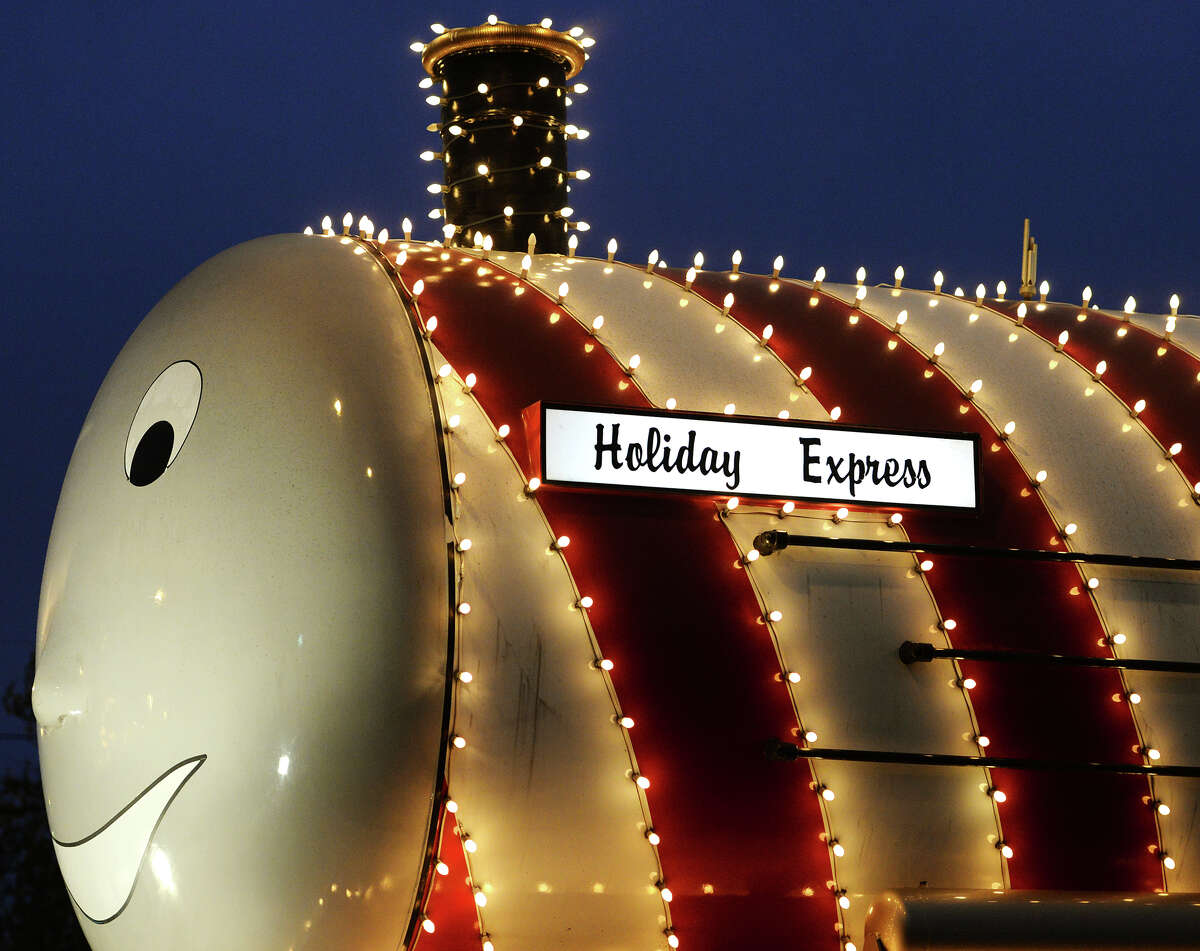 'Santa Train' makes stop in Beaumont