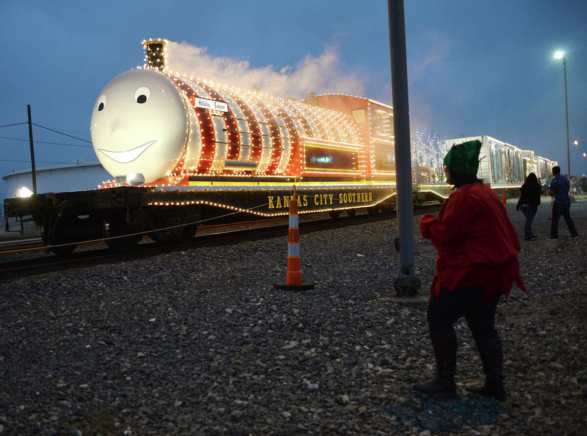 'Santa Train' makes stop in Beaumont