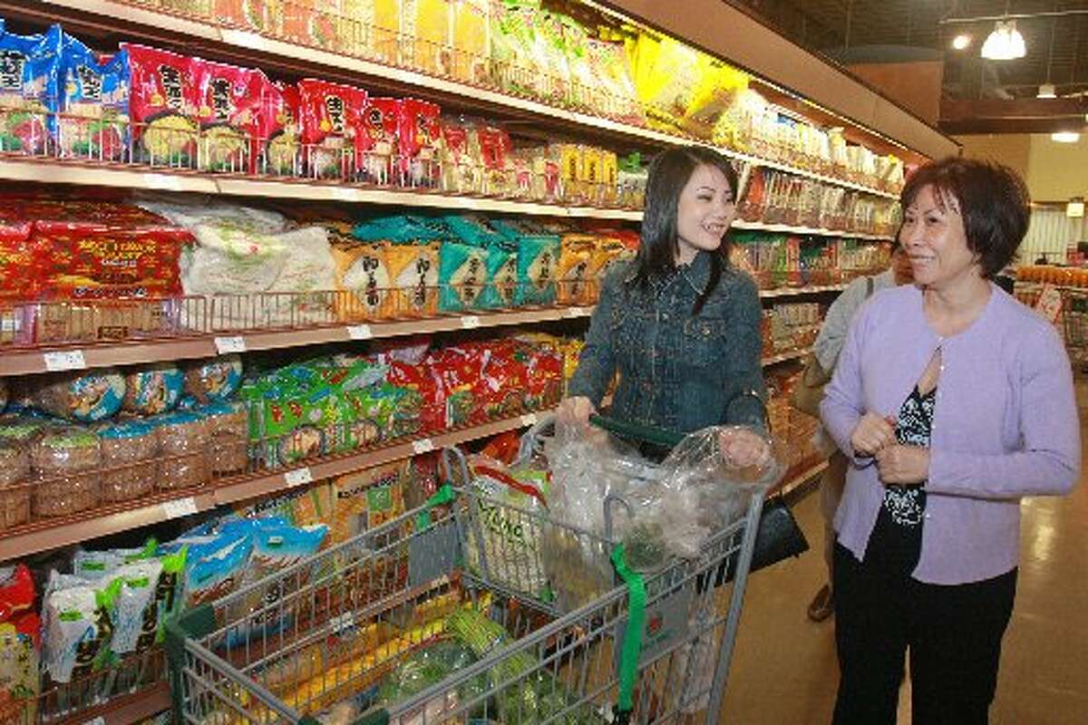 Tracy Luu, left, shopping with her aunt, Chan Ngoc, for dried noodles and rice at 99 Ranch Market