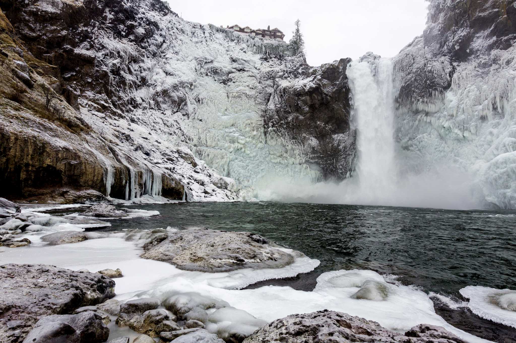 Snoqualmie Falls, freezing over